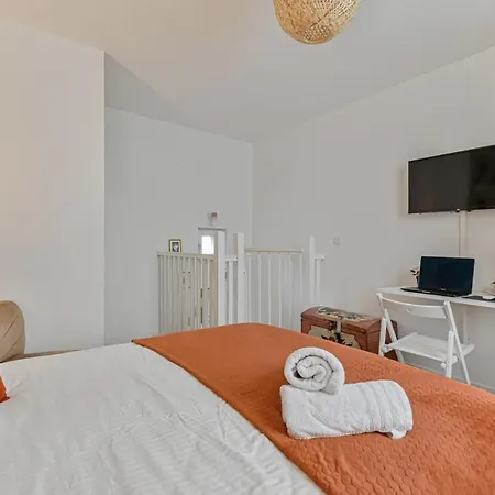 Duplex à Deux Pas De Paris Et Du Rer B