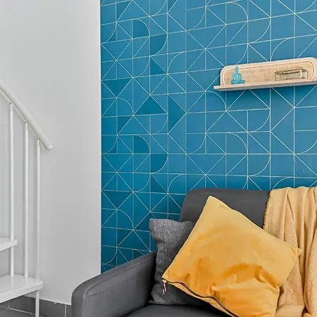 Duplex à Deux Pas De Paris Et Du Rer B *